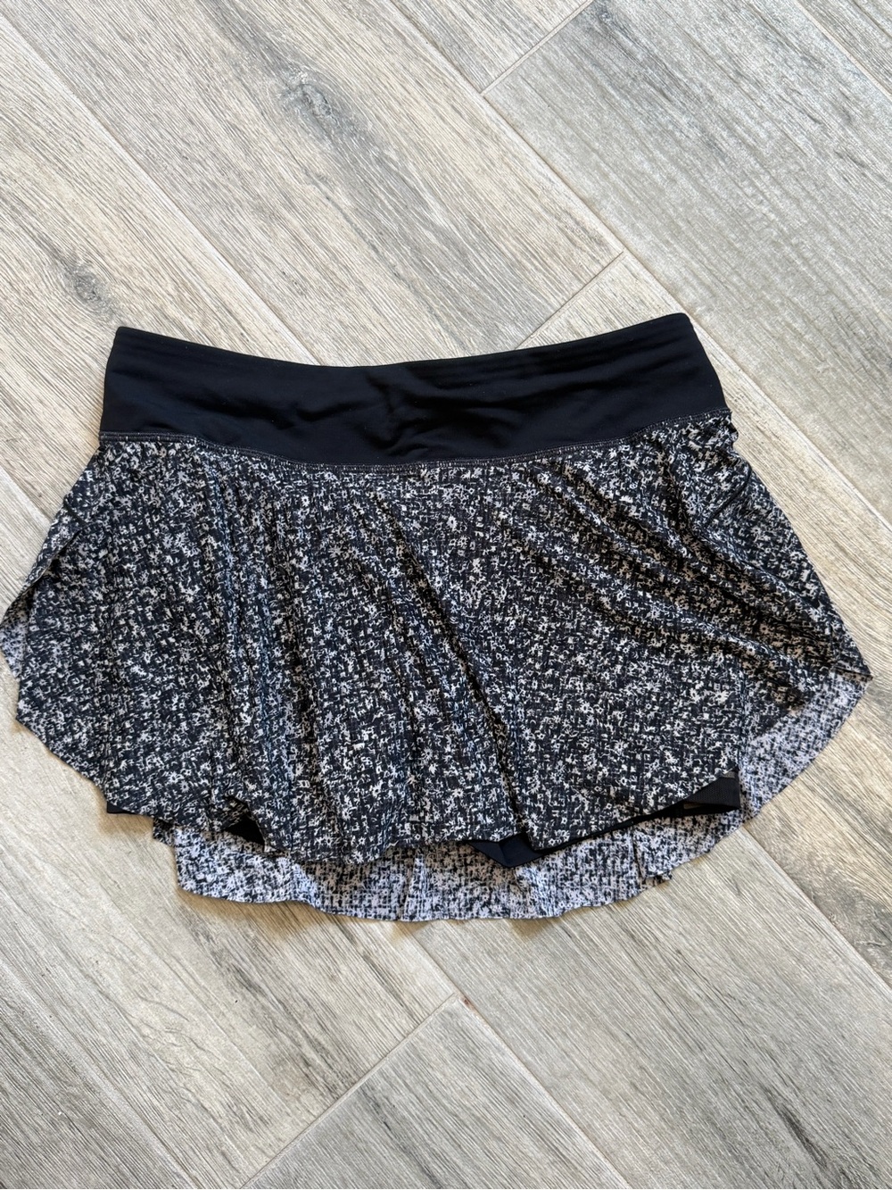 Lululemon Athletica Soundwave White Black Quick Pace Skirt Skort Women's Size 4